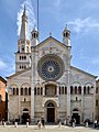 Duomo, Modena (Modeniż: Mòdna; Etruska: Mutna; Latin: Mutina) hija belt u comune (muniċipalità) fin-naħa tan-nofsinhar tal-Wied tal-Po, fil-Provinċja ta' Modena, fir-reġjun tal-Emilia-Romagna fit-Tramuntana tal-Italja.