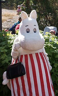 Moominmamma en Moomin World plezurparko, Naantali, Finnlando.