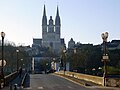 Pont de Verdun avec la cathédrale Saint-Maurice en arrière-plan.