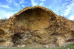 Ruine sur le coteau, de laquelle il reste une abside