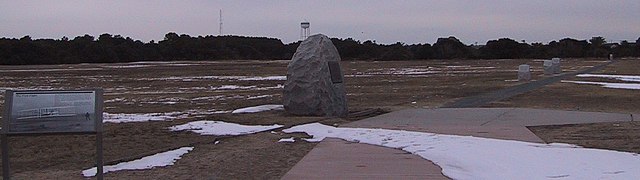 東部第一個機場，該紀念碑建於1928年