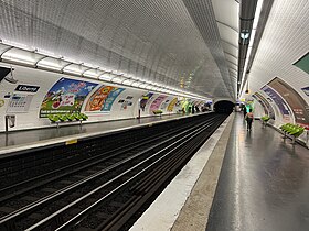 Les quais de la station.