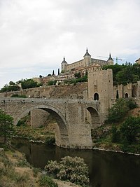 L'Alcázar de Tolède et le pont d'Alcántara sur le Tage