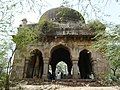 Makam di Taman Arkeologi Mehrauli.