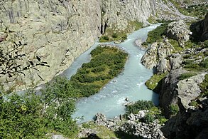 Im Graaggiboden verzweigt sich das Triftwasser in einer kleinen Schwemmebene.