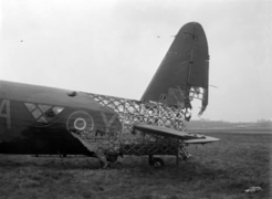 Wellington Mark X de la Real Fuerza Aérea Canadiense con la cola destrozada.