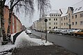 Die Waldstraße, an der die Schule liegt, im Winter 2012