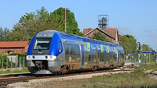 TER Amiens - Compiègne repartant de la gare.