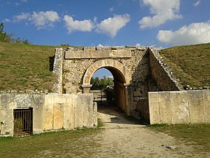 L'arche d'entrée principale.