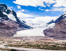 Le glacier Athabasca vu depuis la promenade des Glaciers