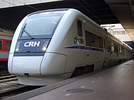 在深圳站試運行的初期出廠的CRH1A，風笛在車頭上方。