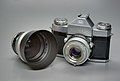 Contaflex III kamera pantulan kanta tunggal dari Jerman Barat dari tahun 1957, dengan kanta 115 mm tambahan