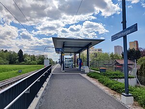 Side platform with covered canopy