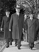 「国際連合の父」コーデル?ハル米国務長官（前列中央）。1941年12月7日日米交渉にて。