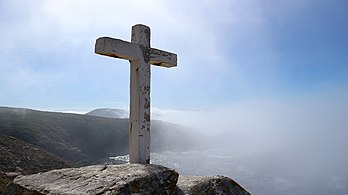 Cruceiro near Buraco do Inferno, Ons