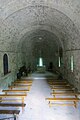 Intérieur de l'église (mobilier actuel), vue prise du narthex surélevé.