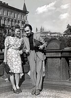 V době studií v Praze na mostě Legií 10. května 1942
