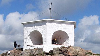 Blick vom heutigen Leuchtturm auf Unterkonstruktion des früheren Leuchtturms