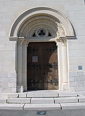 Le portail de l'église.