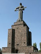 تندیس مام ارمنستان.