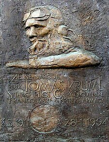 Pamětní deska na rodném domě Tomáše Krumla v Holáskách