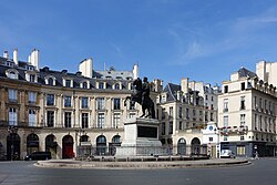 Place des Victoires im Jahr 2016 mit dem Reiterstandbild Ludwig XIV. von François Joseph Bosio