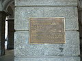 Plaque en souvenir d'Émile Chanoux, sous les arcades de l'Hôtel de ville, sur la place du même nom à Aoste