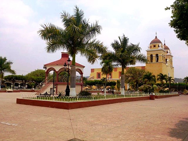 Villa Purificación – Hauptplatz (Plaza Principal) mit Kirche Nuestra Señora de la Candelaria
