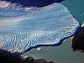 2004年消融之前的莫雷诺冰川把阿根廷湖分成了两半