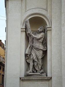 Santo André na fachada.
