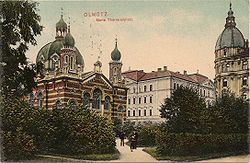 Olomoucká synagoga na pohlednici z roku 1900