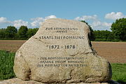 Pedra que comemora la perforació terrestre més pregona 1872-1878