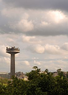 photographie de la Tour Reyers, support des relais de la RTBF et de la VRT