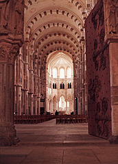 Narthex et nef de la basilique (photographie prise en 1981).