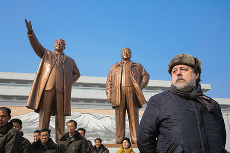 Visita ao Grande Monumento da Colina Mansu no Dia da Estrela Brilhante