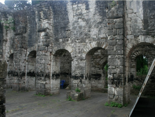 Muro entre las naves central y sur tras la reconstrucción