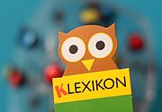 The logo of the Klexikon shows an owl, symbol for knowledge and wisdom