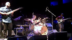 Концерт 24 ноября 2010 года; слева направо: Хавьер Рейес, Нэйвен Коппервейс, Тосин Абаси