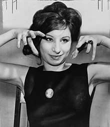 L'actriz y cantaire estausunidense Barbra Streisand, en una imachen de 1962.