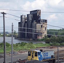 A disused grain elevator in Buffalo, New York Cargill S Superior elevator.jpg