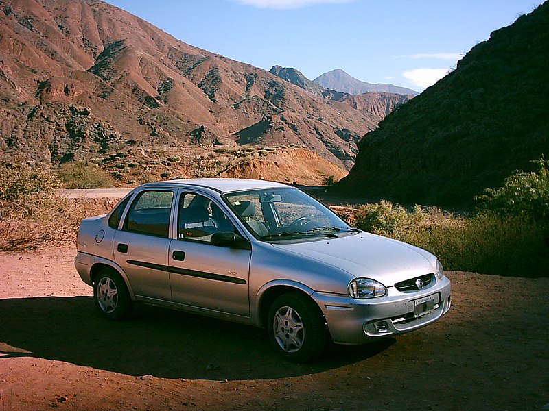 800px-Chevrolet_Corsa_B_in_Salta%2C_Argentina.jpg