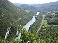 Vue du défilé de l'Écluse et du pied de la montagne du Vuache (gauche) depuis le fort supérieur.