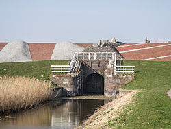 De keer-/spuisluis van Noordpolderzijl