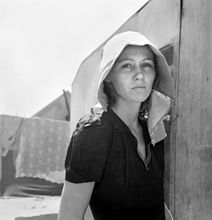 Ung omreisende, dagsarbeidende kvinne, opprinnelig fra Texas (1940), Kern County, California.