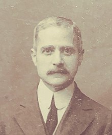 Доктор Мозес Хаусиан, 1916.jpg