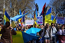 Demonstrators for peace in Ukraine, in Paris. EuroMaidan Paris ndeg32.JPG