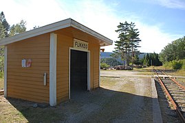 Stasjonsbygningen er revet og erstattet med et leskur. Foto: Ulf Ingemar Gustafsson