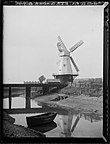 1912年まで製粉に使用された[88]ライの風車（Gibbet Mill、1898年）と現代のレプリカ[89]