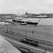 HMY Britannia vid kaj i Helsingfors under det brittiska statsbesöket till Finland 1976.