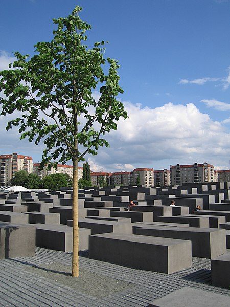 Fájl:Holocaust memorial tree.jpg